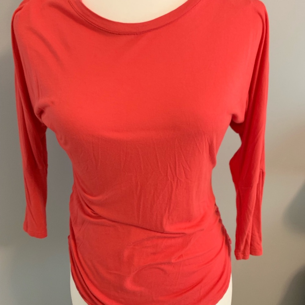 Size medium coral boutique top!